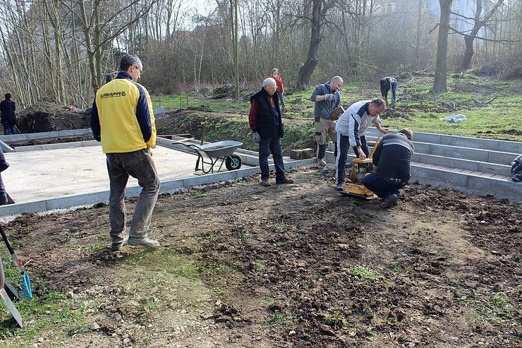 F&uuml;r Schulgarten gebuddelt
