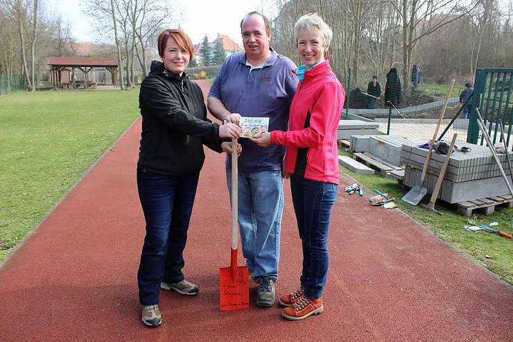 F&uuml;r Schulgarten gebuddelt