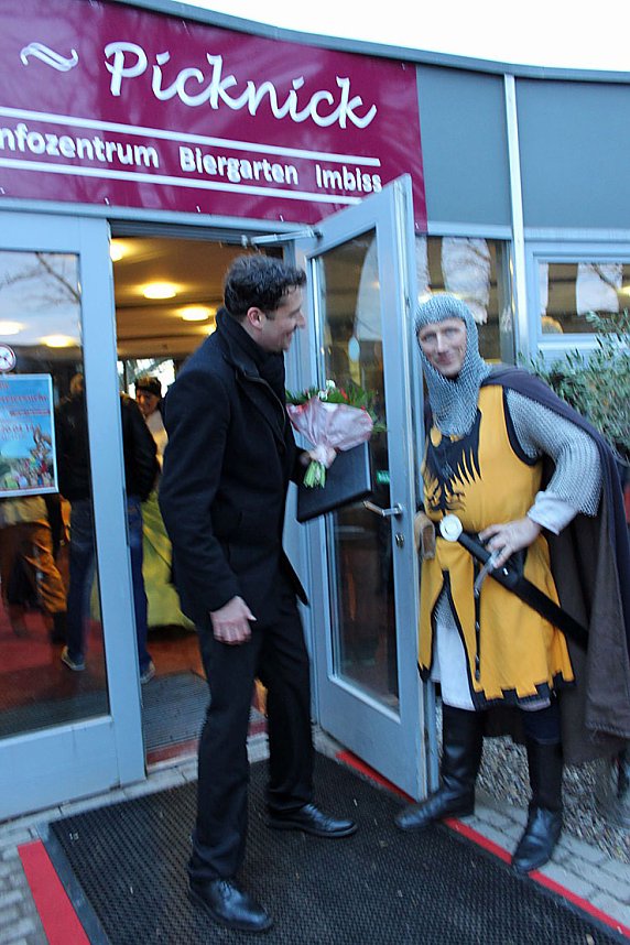 Kyffh&auml;user &uuml;bergeben