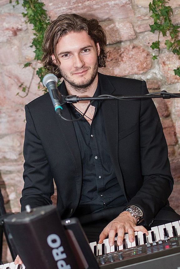 Schl&uuml;ssel am Kyffh&auml;user &uuml;bergeben