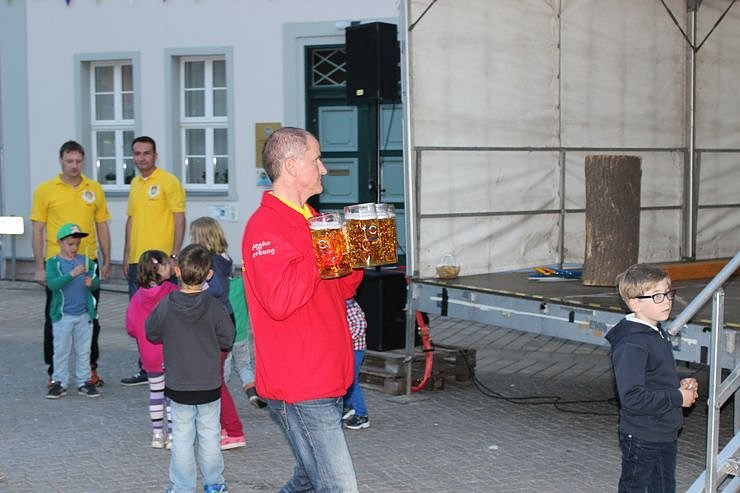 Maibaumk&ouml;nig kommt aus Duisburg