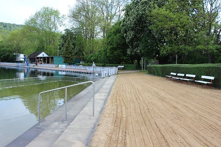 Erste Badeg&auml;ste am Bebraer Teich