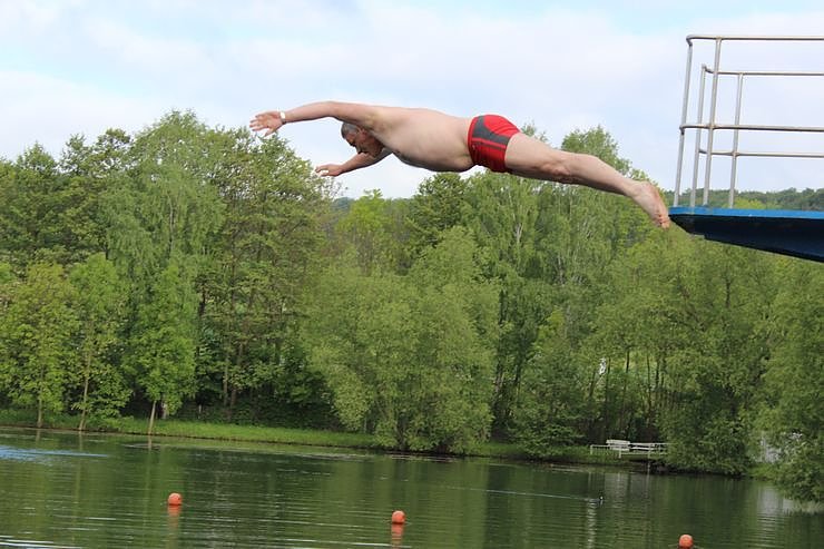 Erste Badeg&auml;ste am Bebraer Teich