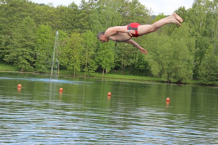 Erste Badeg&auml;ste am Bebraer Teich