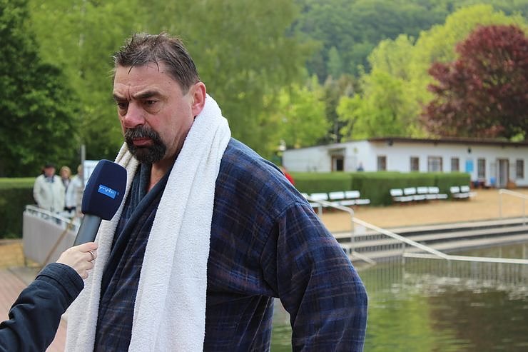 Erste Badeg&auml;ste am Bebraer Teich