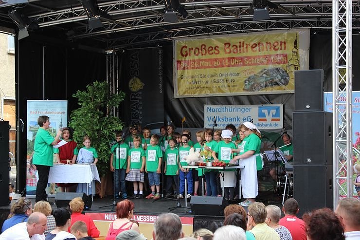 &Uuml;ber 3.000 B&auml;lle rollten 