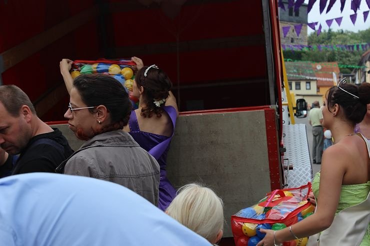 &Uuml;ber 3.000 B&auml;lle rollten 