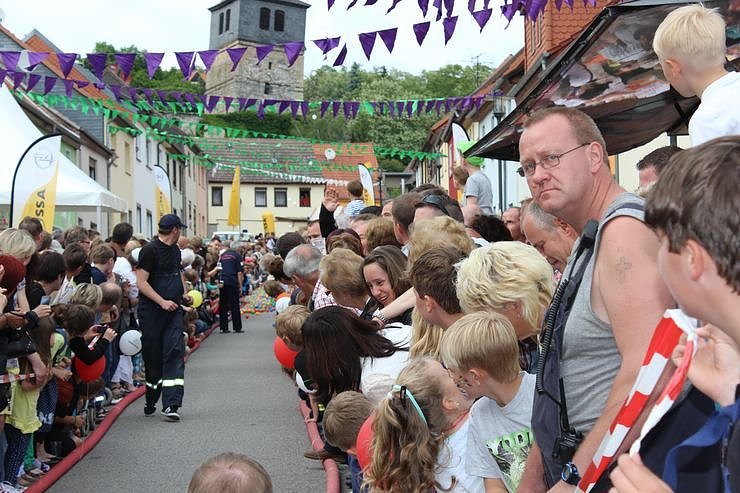 &Uuml;ber 3.000 B&auml;lle rollten 