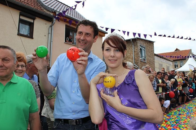 &Uuml;ber 3.000 B&auml;lle rollten 