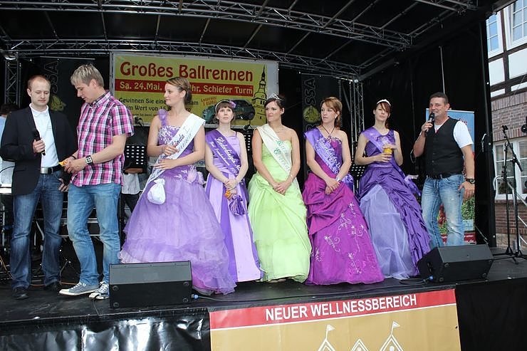 &Uuml;ber 3.000 B&auml;lle rollten 