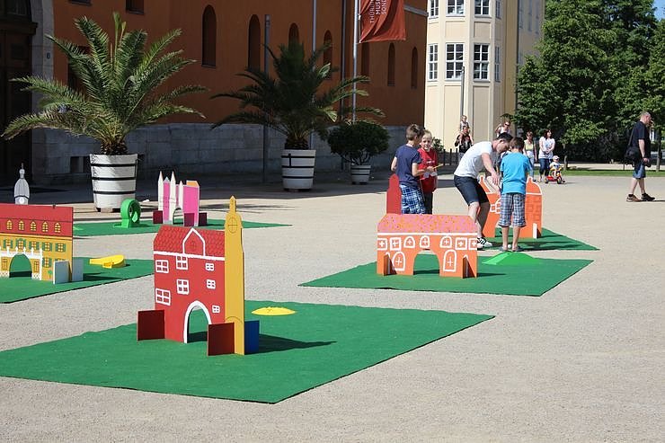 Fortsetzung mit Markttreiben