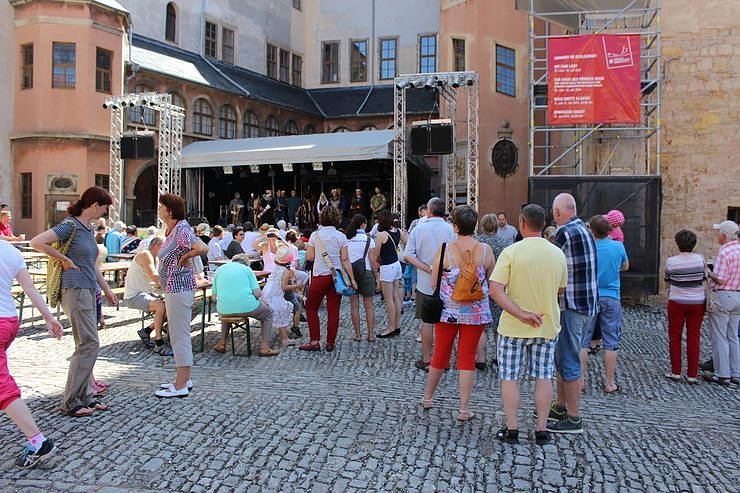 Fortsetzung mit Markttreiben