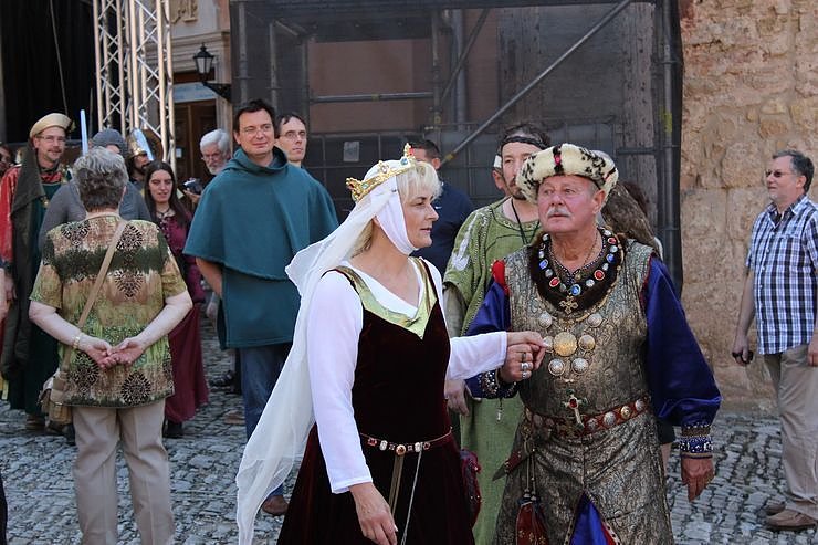 Fortsetzung mit Markttreiben