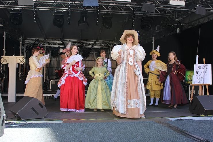 Fortsetzung mit Markttreiben