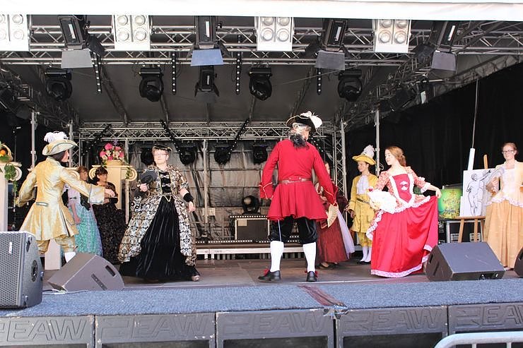 Fortsetzung mit Markttreiben