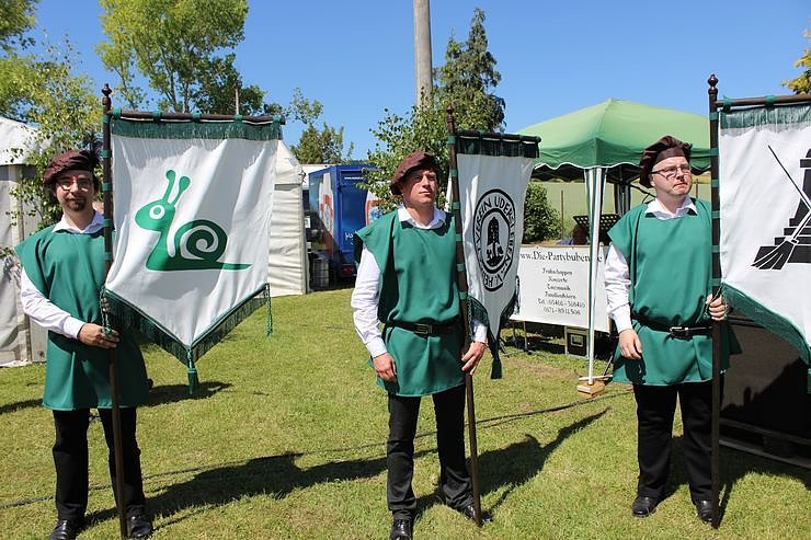 Laubk&ouml;nig gekr&ouml;nt