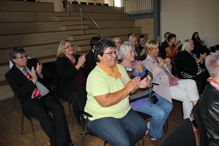 Gleich zwei Schecks im Gep&auml;ck