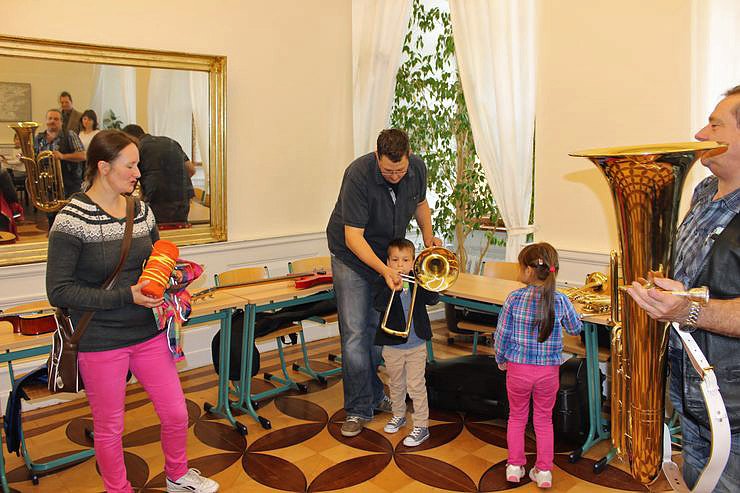 "Schr&auml;ge T&ouml;ne" in der Musikschule