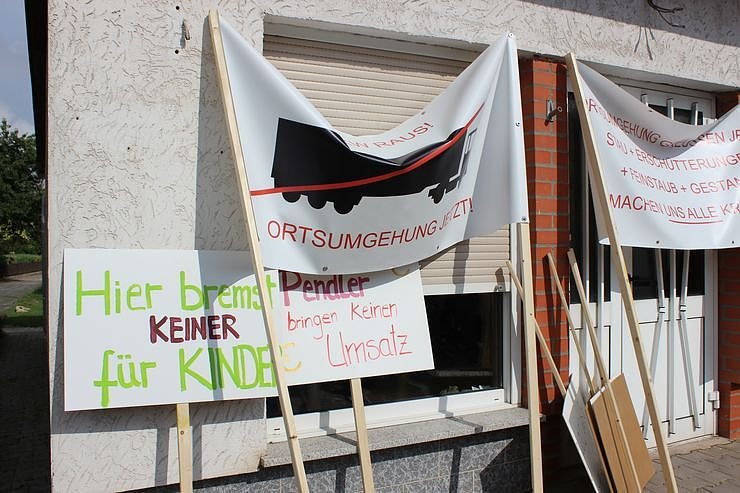 Demo &uuml;ber Bundesstra&szlig;e 4 in Greu&szlig;en gezogen