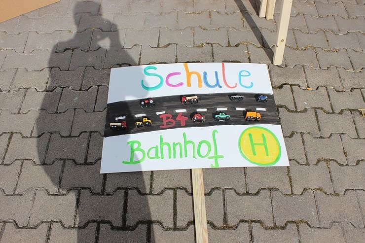 Demo &uuml;ber Bundesstra&szlig;e 4 in Greu&szlig;en gezogen