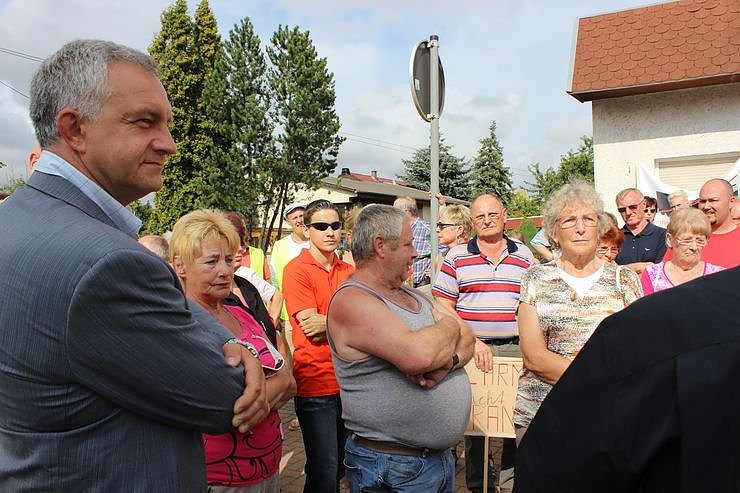 Demo &uuml;ber Bundesstra&szlig;e 4 in Greu&szlig;en gezogen