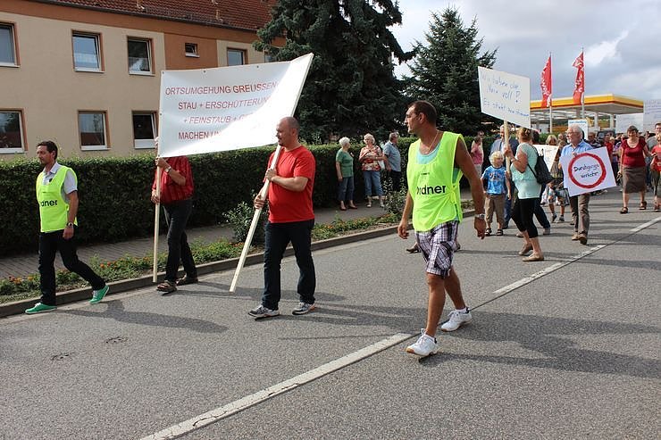 Demo &uuml;ber Bundesstra&szlig;e 4 in Greu&szlig;en gezogen