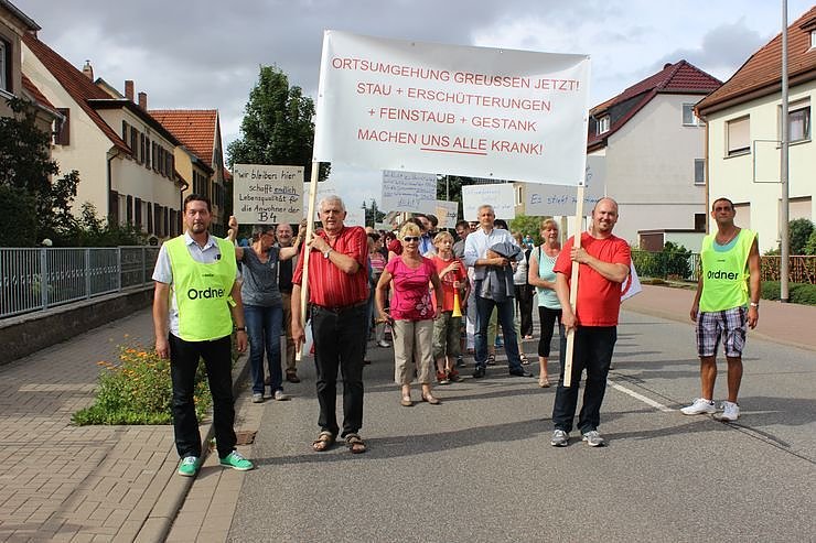Demo &uuml;ber Bundesstra&szlig;e 4 in Greu&szlig;en gezogen