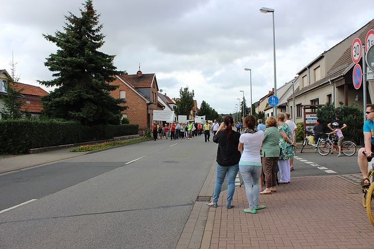 Demo &uuml;ber Bundesstra&szlig;e 4 in Greu&szlig;en gezogen
