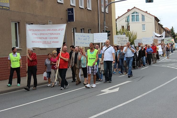 Demo &uuml;ber Bundesstra&szlig;e 4 in Greu&szlig;en gezogen