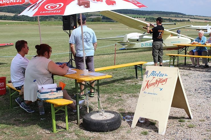 Morgen gro&szlig;e Flugschau