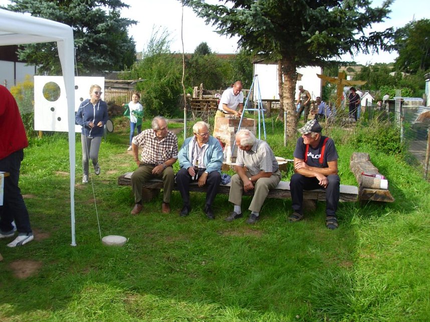 Spielenachmittag in Gartenanlage