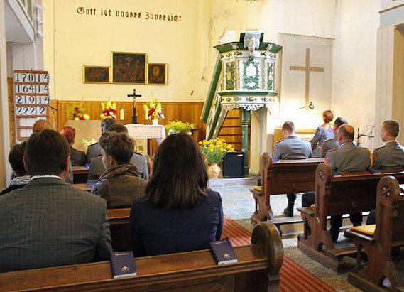 Mit Gottesdienst begonnen