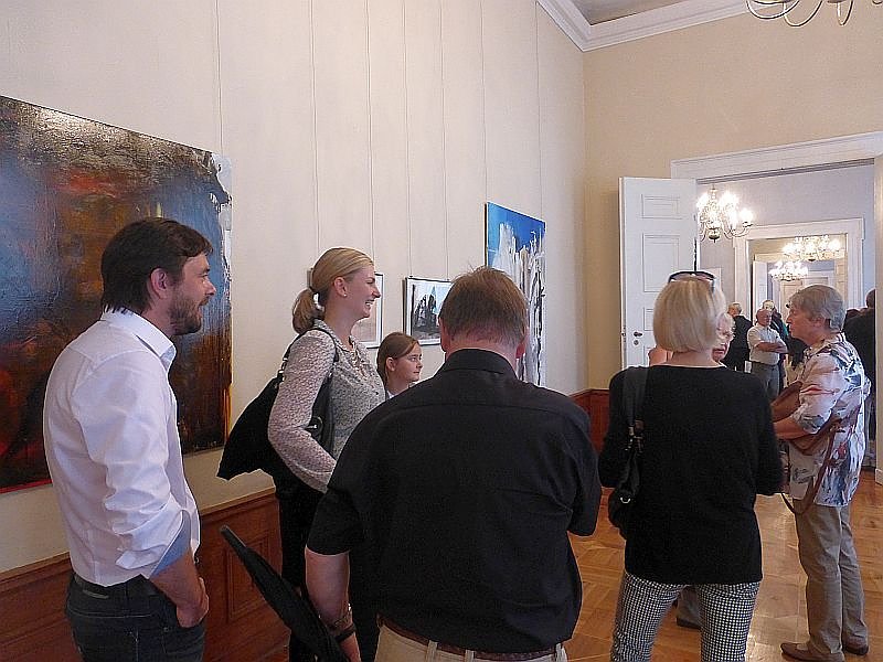 "Tiefgr&uuml;n bis zartbitter"