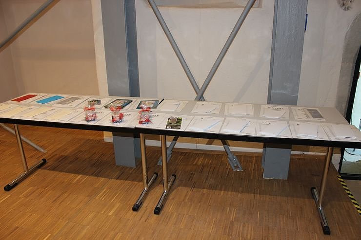 100 Werke der 8. JugendKunstBiennale