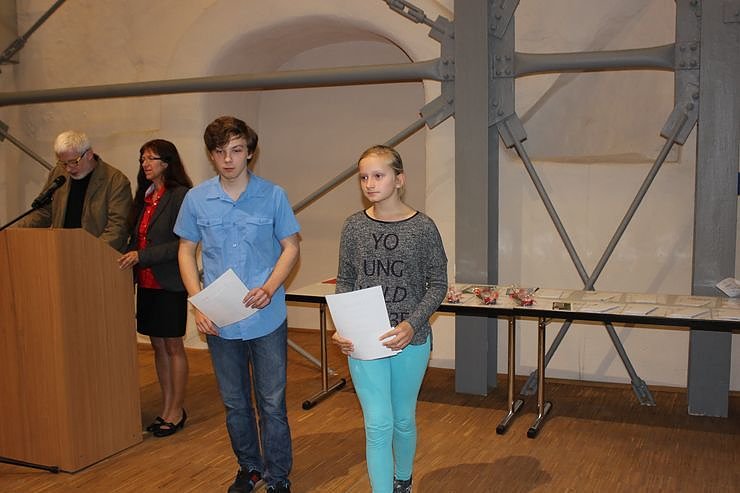 100 Werke der 8. JugendKunstBiennale