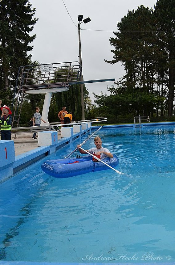 Abbaden im Greu&szlig;ner Freibad