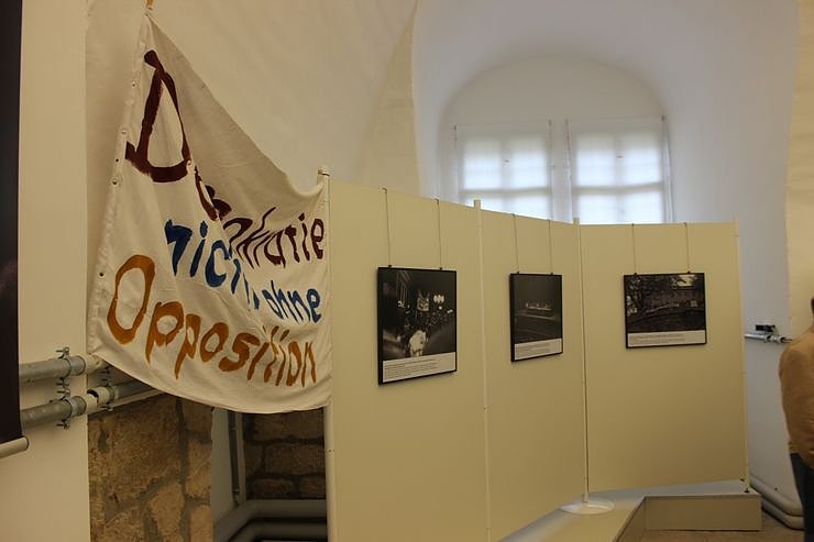 25 Jahre Demokratie dargestellt