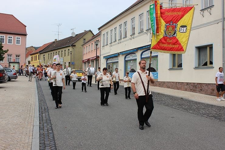 Hausm&auml;nner laden zum Bauernmarkt ein