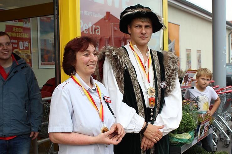Hausm&auml;nner laden zum Bauernmarkt ein