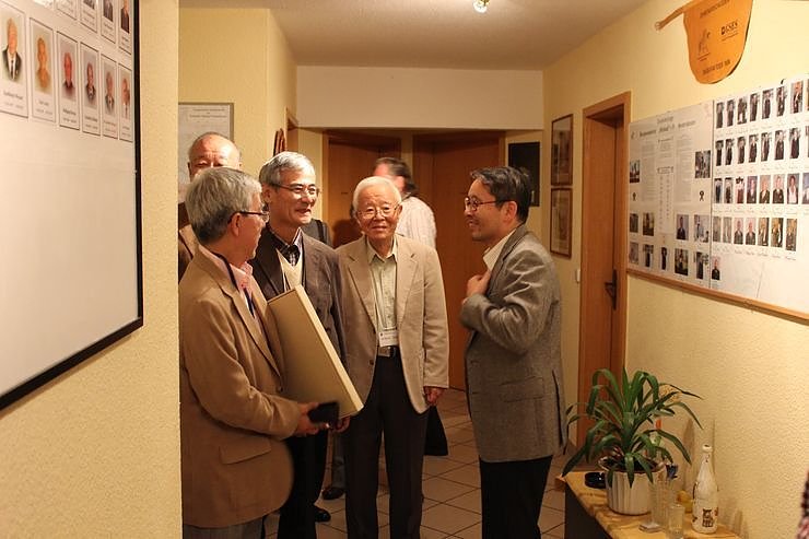 M&auml;nnerchor aus Japan begr&uuml;&szlig;t