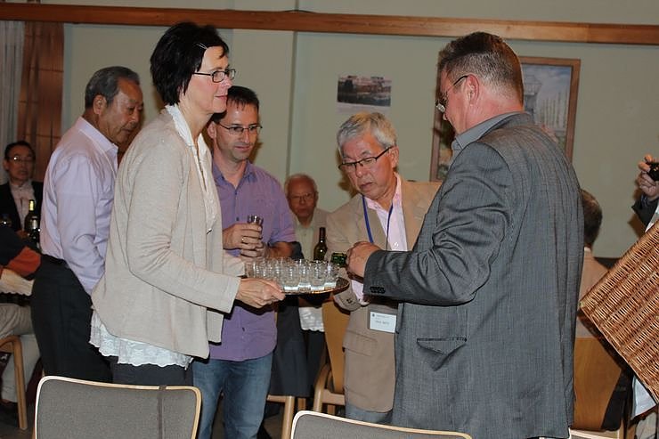 M&auml;nnerchor aus Japan begr&uuml;&szlig;t