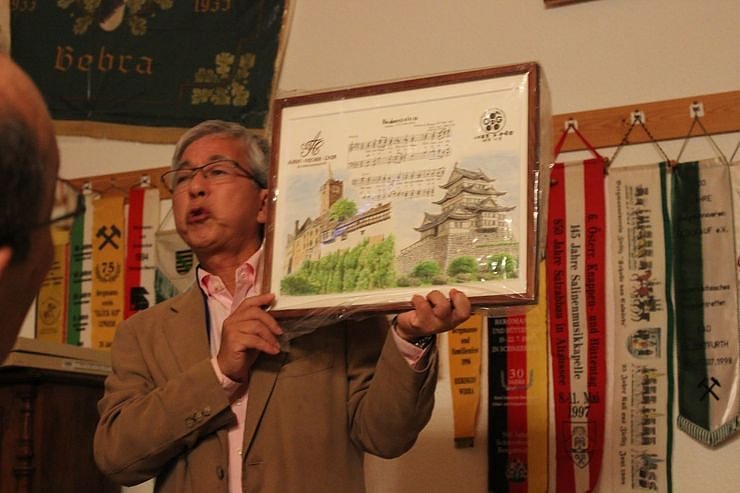 M&auml;nnerchor aus Japan begr&uuml;&szlig;t