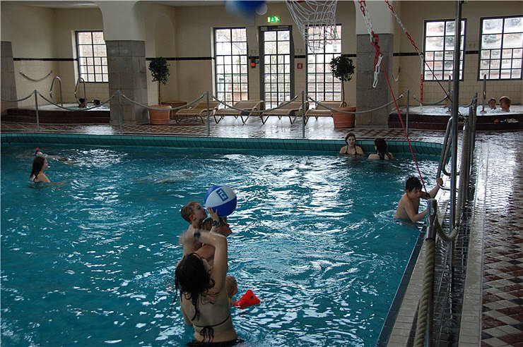 Pool-Party im Badehaus.NNZ-City Scout on Tour