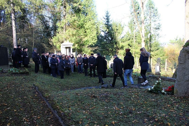 Der Opfer gedacht und Mahnung ausgesprochen