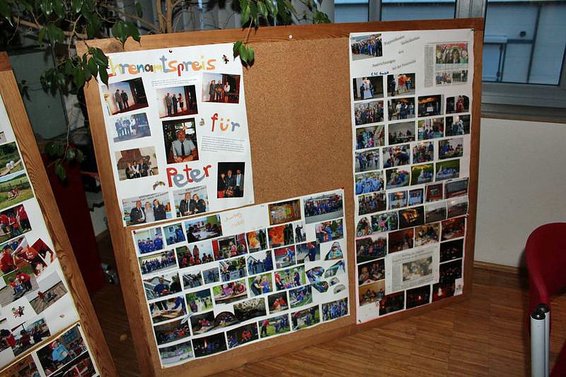 Weihnachtsmann kam mit Rentier