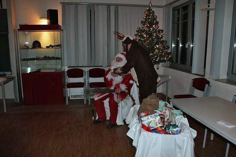 Weihnachtsmann kam mit Rentier