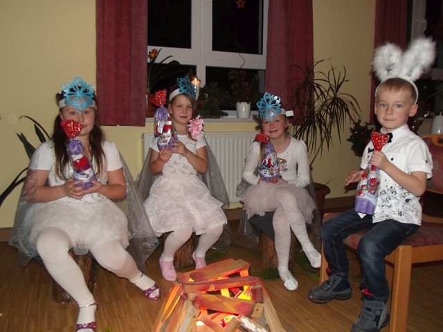 Mit M&auml;rchenspiel Die Vier Jahreszeiten in die Weihnachtzeit