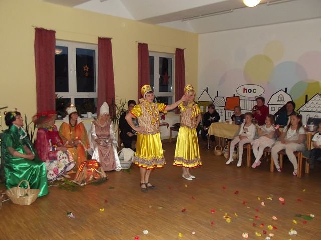 Mit M&auml;rchenspiel Die Vier Jahreszeiten in die Weihnachtzeit