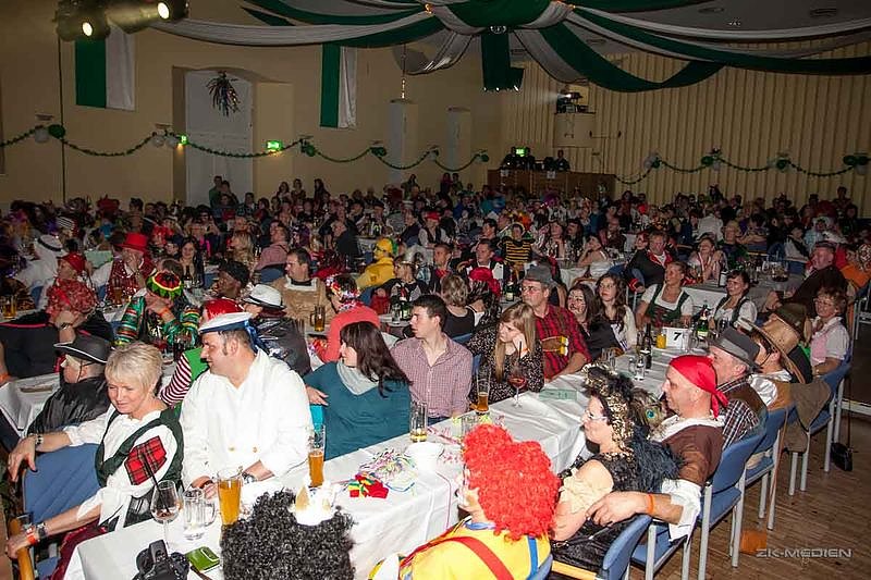 Nach dem Umzug geht es abends weiter