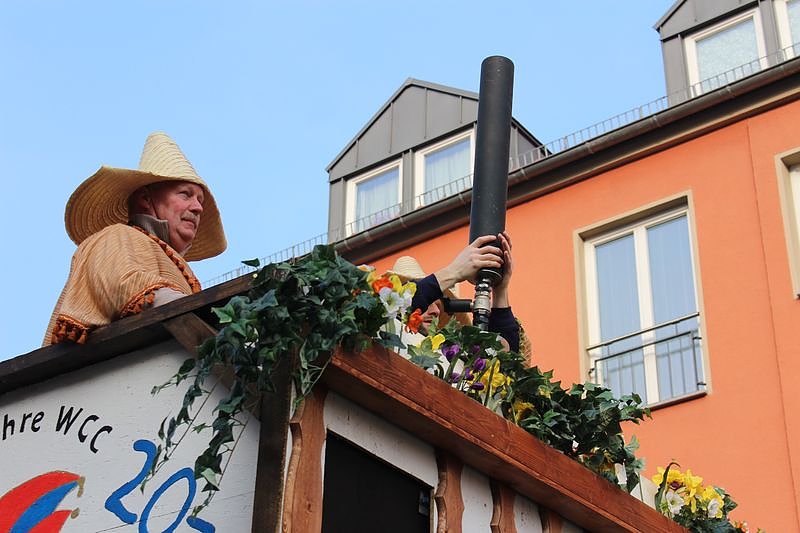 N&auml;rrinnen und Narren zogen durch Sondershausen (2)